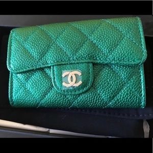 Rare! Stunning Chanel green caviar card holder